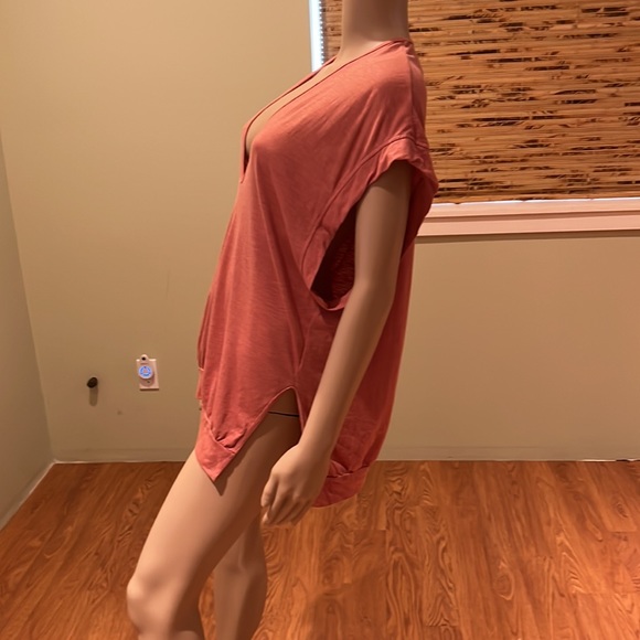 Fresh Laundry Rose Colored Sleeveless T-shirt With Plunging Front Size M - Picture 3 of 8